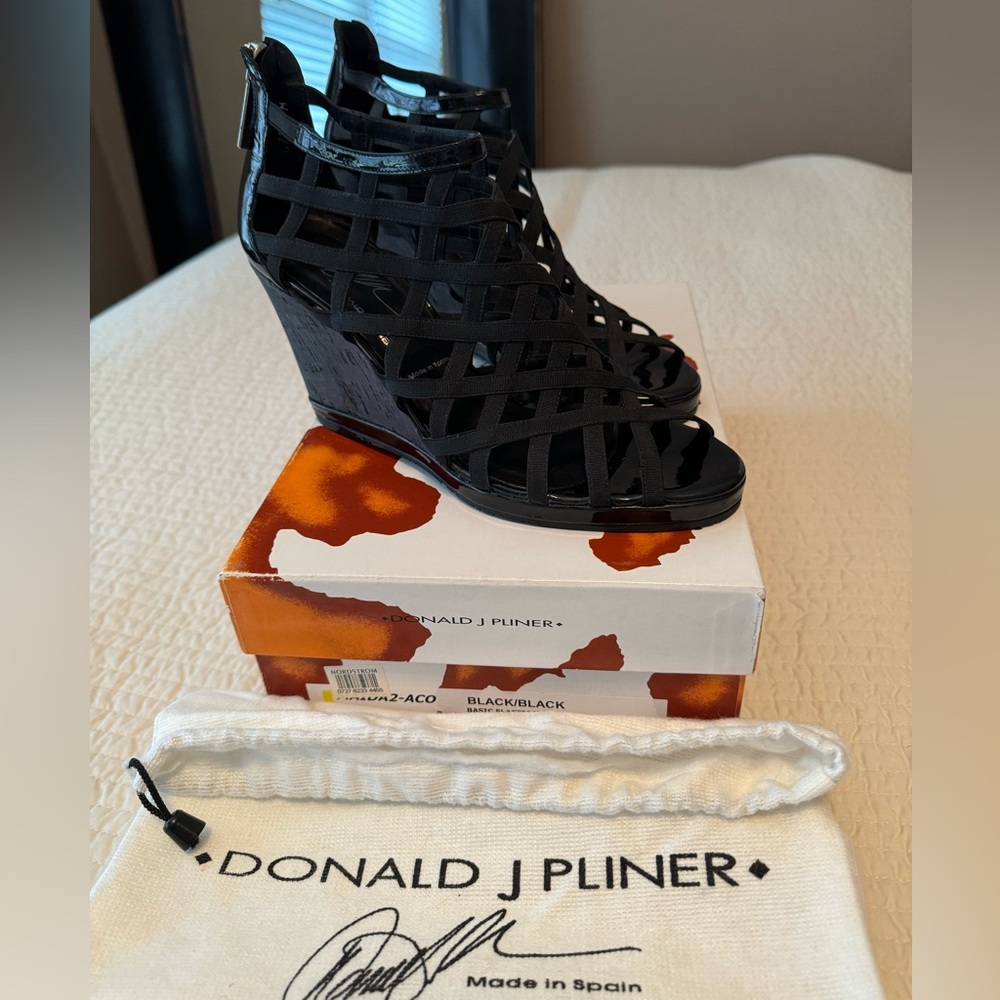 Donald J Pliner Maida - Size 7.5 - Worn once, with box and dustbag